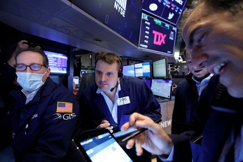 Индексы S&P 500, Dow растут на фоне подъема финсектора, акций Boeing От Reuters