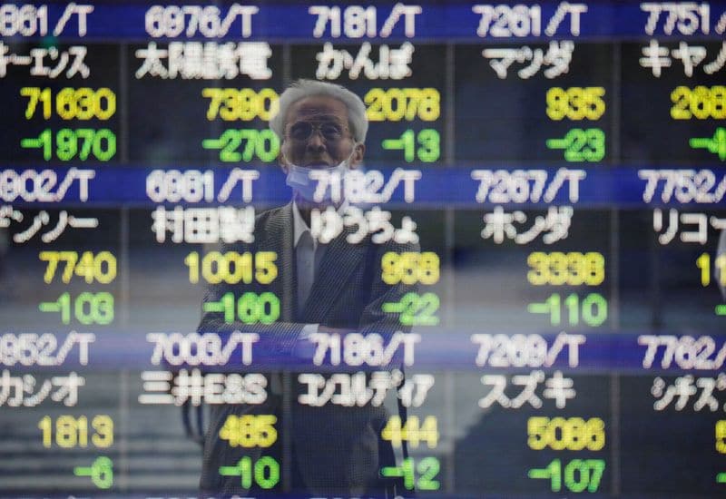 Японские акции снизились из-за осторожности инвесторов перед заседаниями ЦБ От Reuters