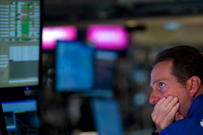 Технологические акции тянут Уолл-стрит вниз на фоне волатильных торгов От Reuters