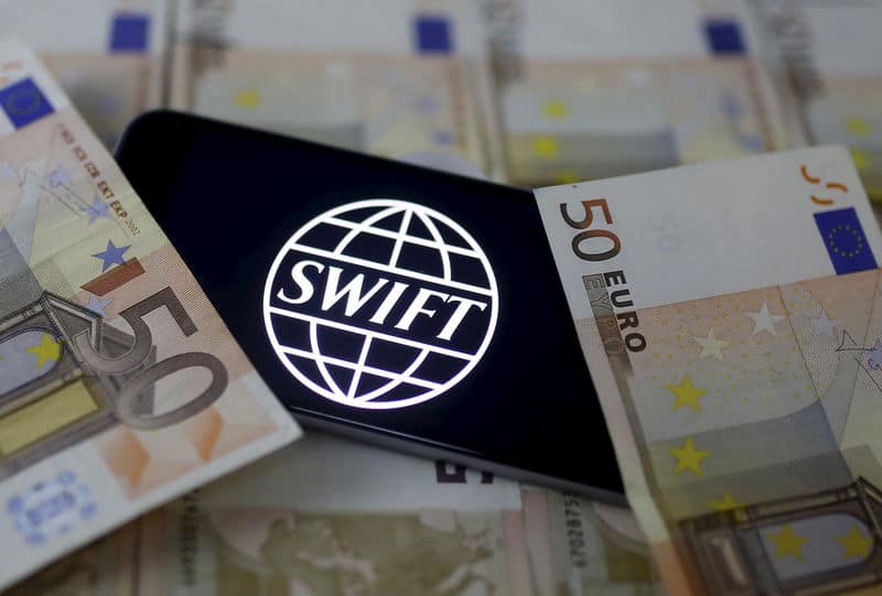 Отказ США и ЕС отключать Россию от SWIFT: новости к утру 18 января От Investing.com