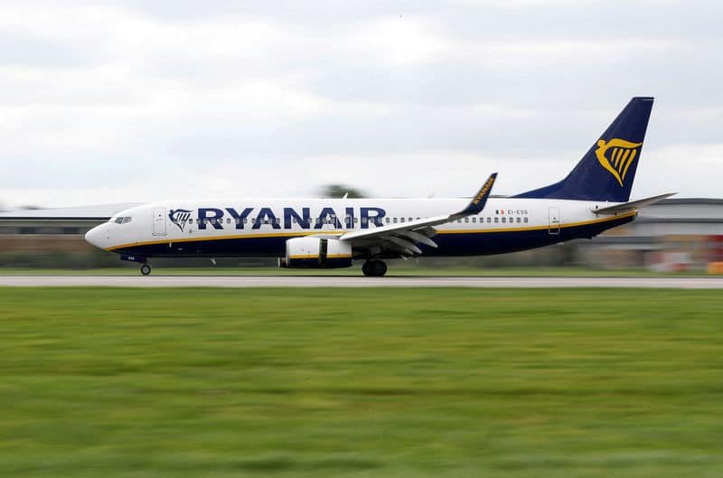 Ryanair зафиксировала квартальный убыток в 96 млн евро От Reuters