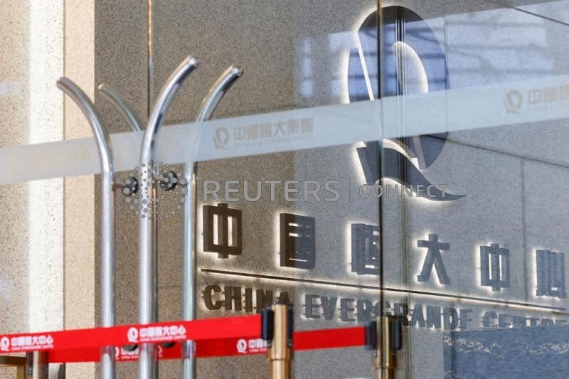 Торговля акциями China Evergrande приостановлена до публикации "внутренней информации" От Reuters