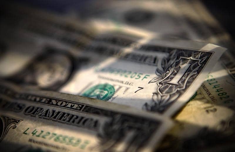 За первые пять минут торгов курс доллара США повысился  до 75,4732 руб. От IFX