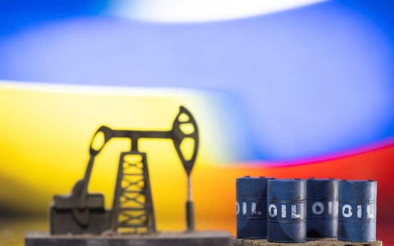 Цены на нефть растут на 5% на фоне санкций против банков, приведения ядерного оружия РФ в готовность От Reuters