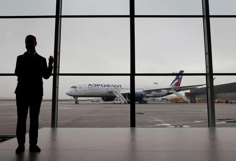 Европа и Канада закрыли небо для российских самолетов, США обдумывают запрет От Reuters