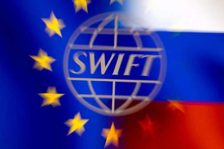 США и союзники ввели новые санкции против РФ, ряд банков отключат от SWIFT От Reuters