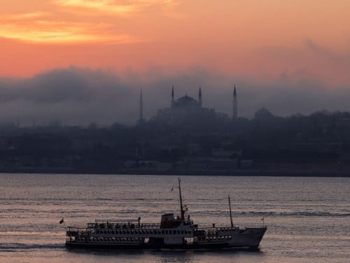 Турция закроет проливы для военных кораблей России и Украины