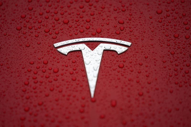 Бумаги Tesla выросли на 32% за восемь дней без причин От Investing.com