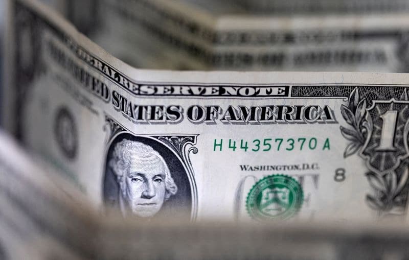 Доллар вырос до двухлетнего максимума в середине недели От Investing.com