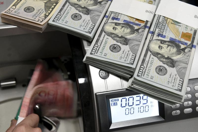 ЦБ РФ установил курс доллара США с 14 мая в размере 63,7799 руб., евро - 65,7939 руб. От IFX
