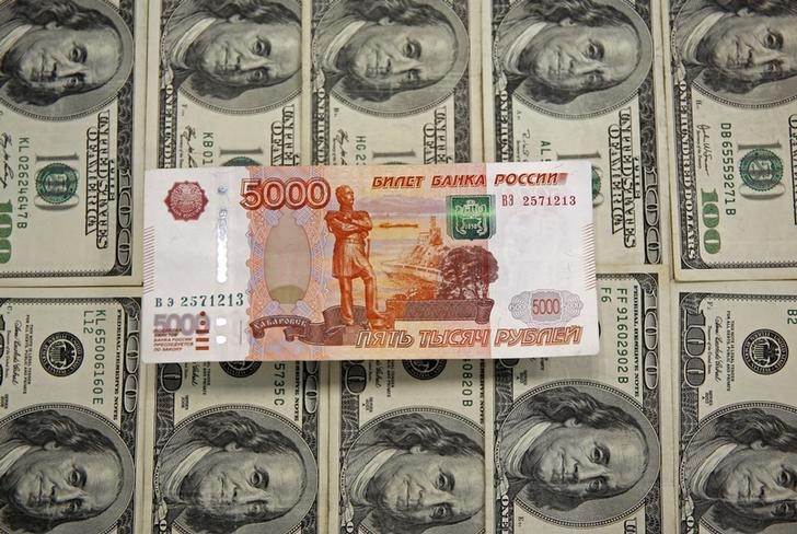 Курс доллара упал ниже 66 рублей впервые с марта 2020 года От Investing.com