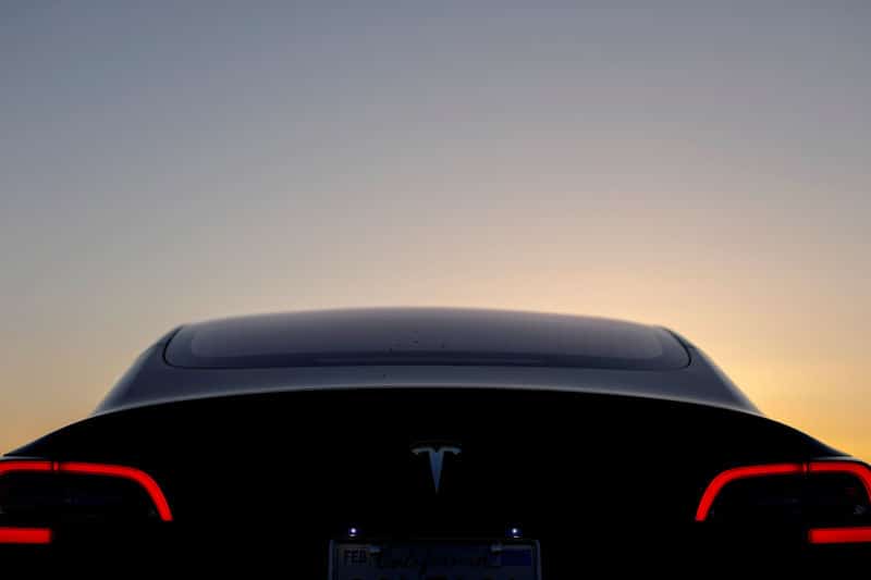 Почему Tesla исключили из индекса ESG S&P 500? От Investing.com