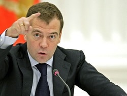 Медведев пообещал жесткие меры в ответ на запрет транзита в Калининград