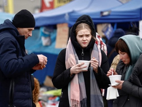 Rzeczpospolita: жители Польши выступили против выплаты социальных пособий украинцам