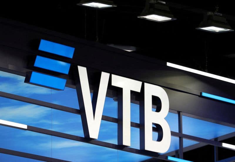 ВТБ и Сбер приостановили переводы в иностранных валютах От Investing.com