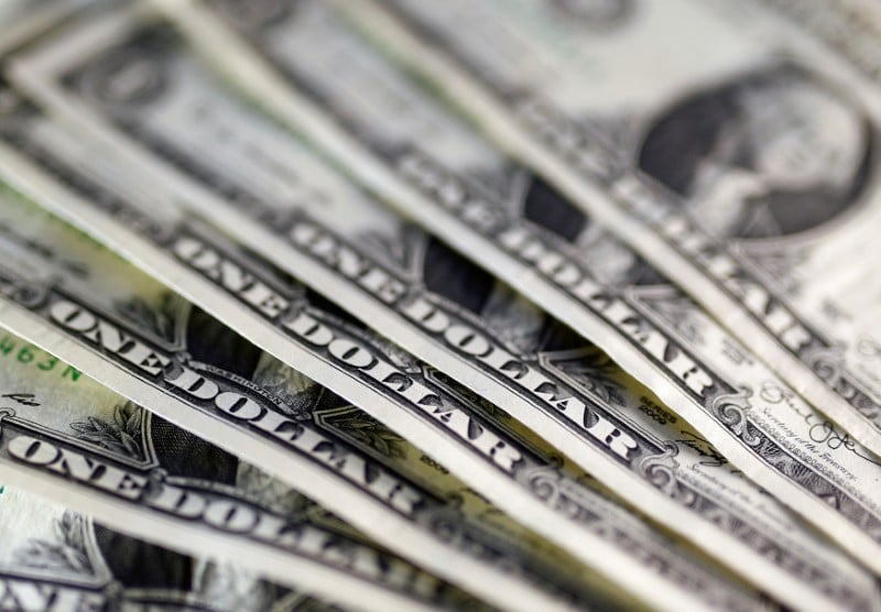Средний курс доллара США со сроком расчетов "завтра" по итогам торгов составил 60,4655 руб. От IFX