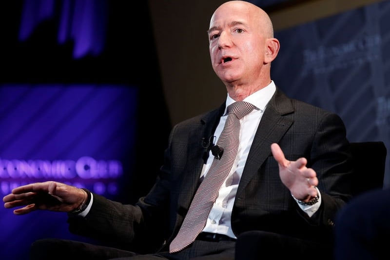 Основатель Amazon Безос посоветовал «задраить люки» От Investing.com